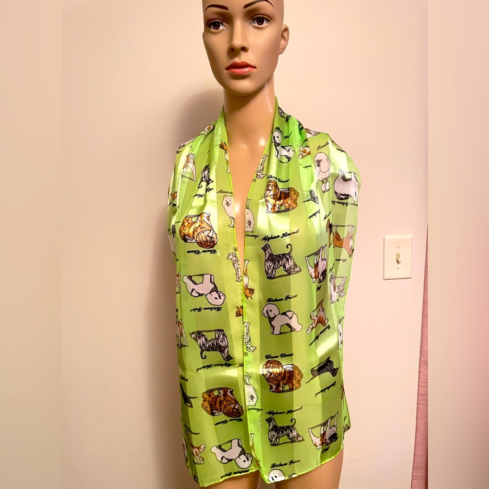 🦮 Pretty Fashion Scarf With Dogs 🐕 and Puppies 🐶 Green🐕🦺 NWOT❇️